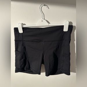 Lululemon biker short with pockets